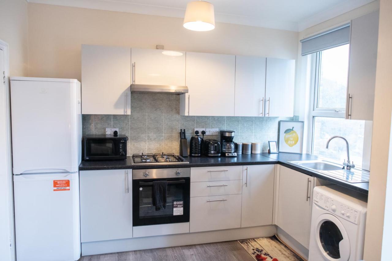 4 Bedroom Flat With High Speed Wi-Fi In North Acton, Ealing, West לונדון מראה חיצוני תמונה