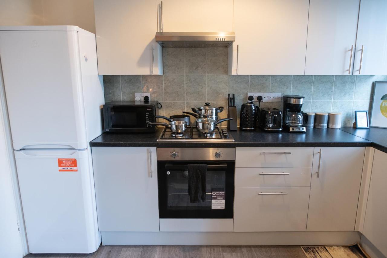 4 Bedroom Flat With High Speed Wi-Fi In North Acton, Ealing, West לונדון מראה חיצוני תמונה