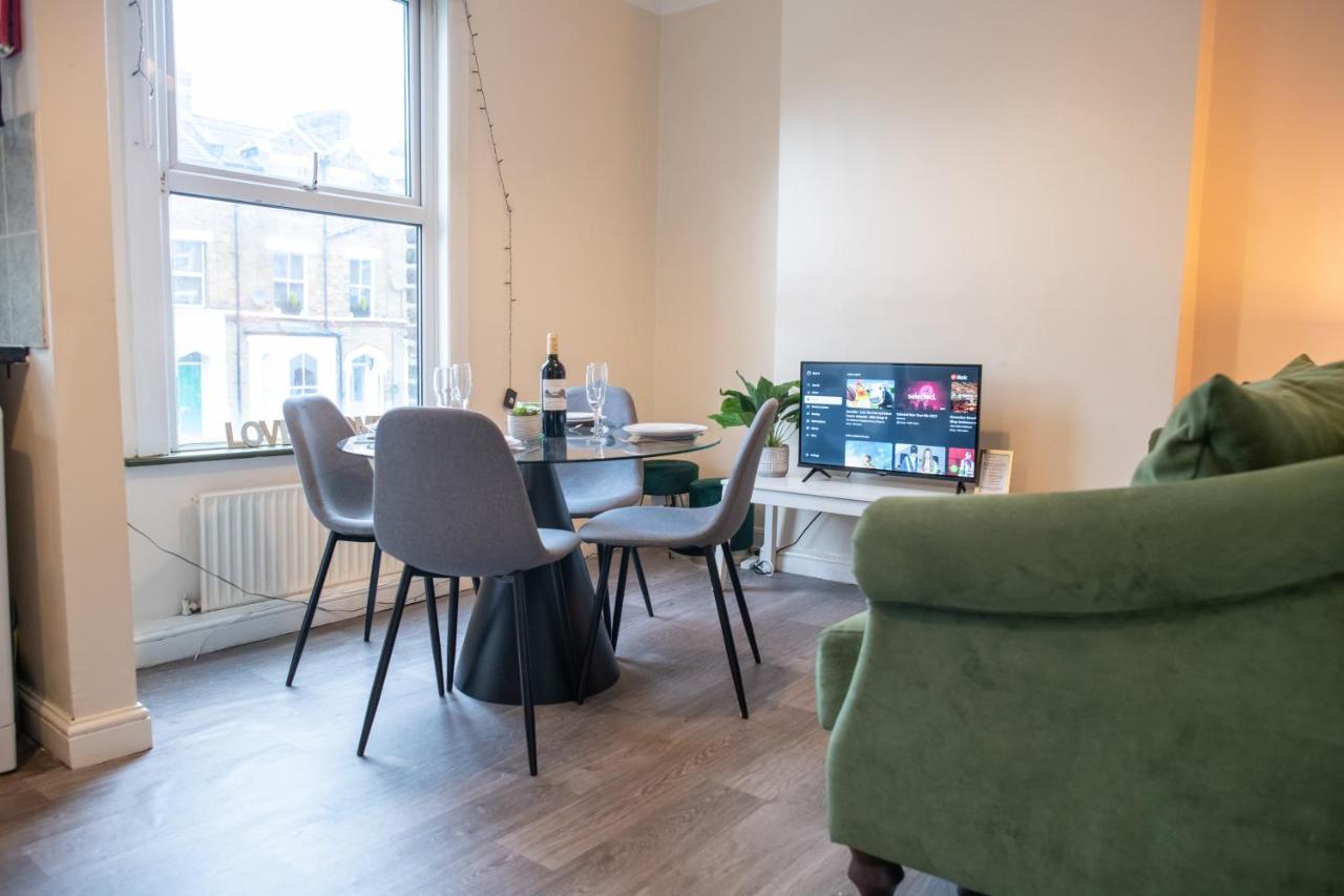 4 Bedroom Flat With High Speed Wi-Fi In North Acton, Ealing, West לונדון מראה חיצוני תמונה