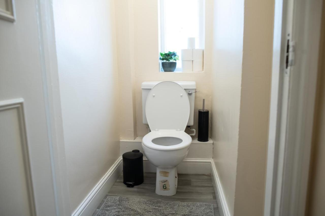 4 Bedroom Flat With High Speed Wi-Fi In North Acton, Ealing, West לונדון מראה חיצוני תמונה