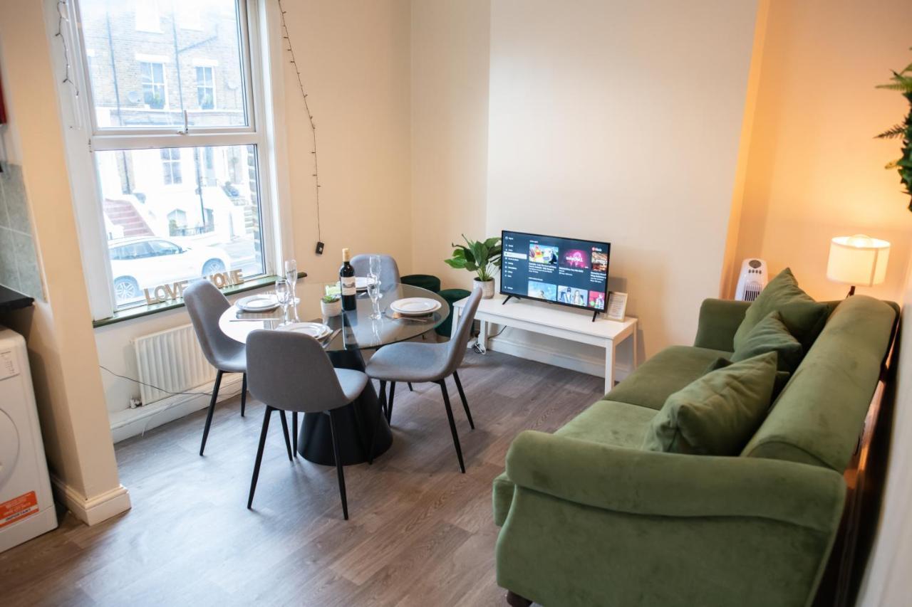 4 Bedroom Flat With High Speed Wi-Fi In North Acton, Ealing, West לונדון מראה חיצוני תמונה