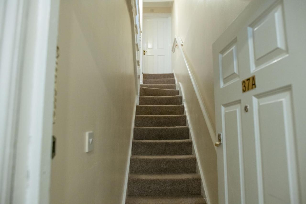 4 Bedroom Flat With High Speed Wi-Fi In North Acton, Ealing, West לונדון מראה חיצוני תמונה