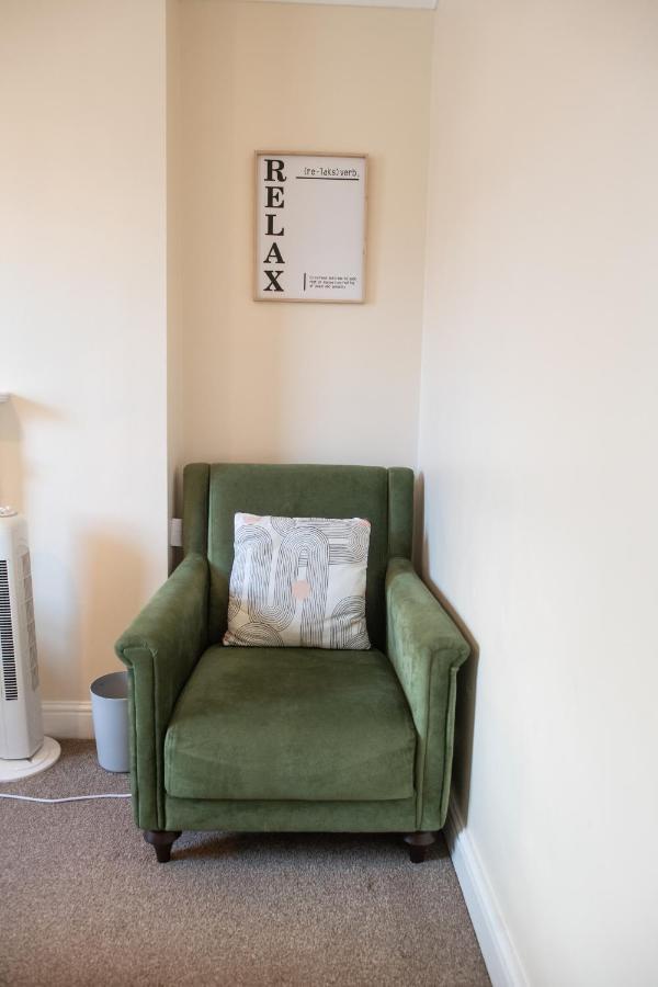 4 Bedroom Flat With High Speed Wi-Fi In North Acton, Ealing, West לונדון מראה חיצוני תמונה